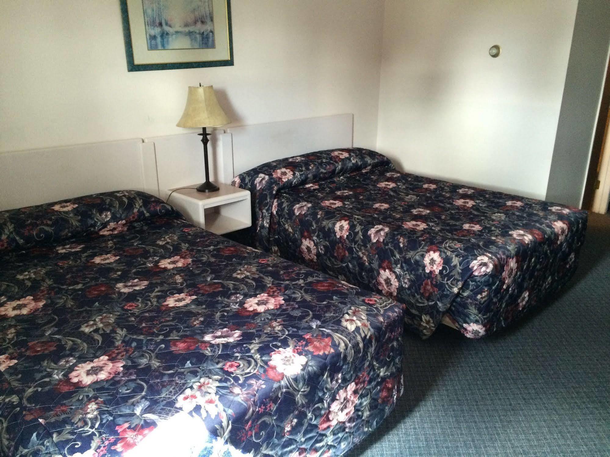 Plains Motor Inn Stettler 외부 사진